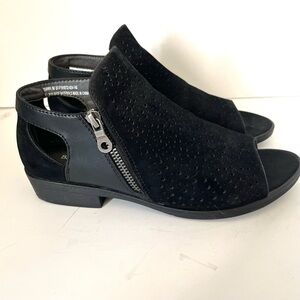 Baretraps Shawn Women Peep Toe Black Faux Suede Comfort Sandal Shoe size 7